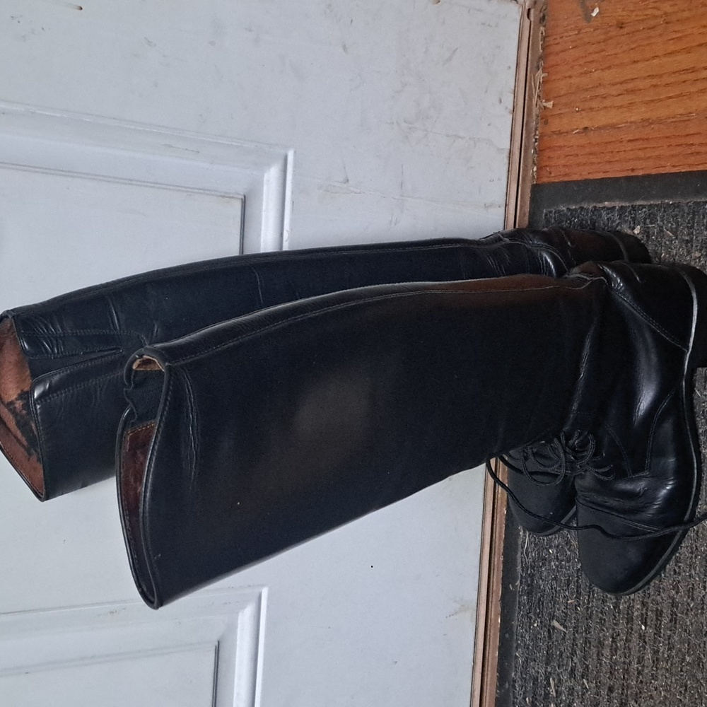 Slim calf tall Ariat laced boots size 8